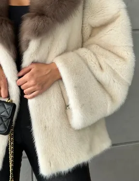 Норковая шуба с отделкой на воротнике из куницы