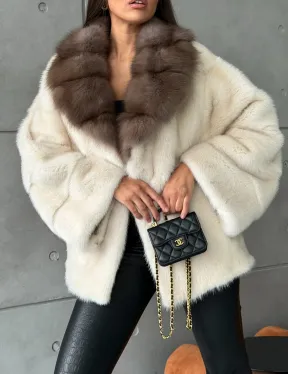 Норковая шуба с отделкой на воротнике из куницы