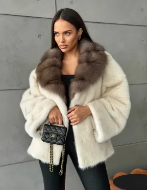 Норковая шуба с отделкой на воротнике из куницы