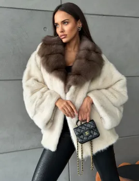 Норковая шуба с отделкой на воротнике из куницы