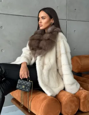 Норковая шуба с отделкой на воротнике из куницы