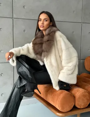 Норковая шуба с отделкой на воротнике из куницы