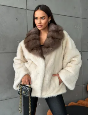 Норковая шуба с отделкой на воротнике из куницы