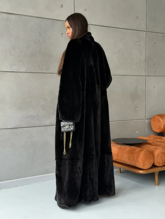 Длинная черная шуба из меха норки Saga furs - фото 12