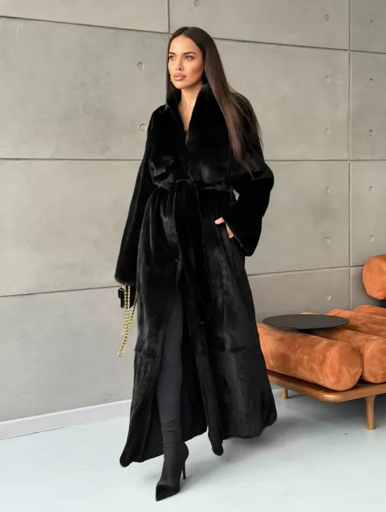 Длинная черная шуба из меха норки Saga furs