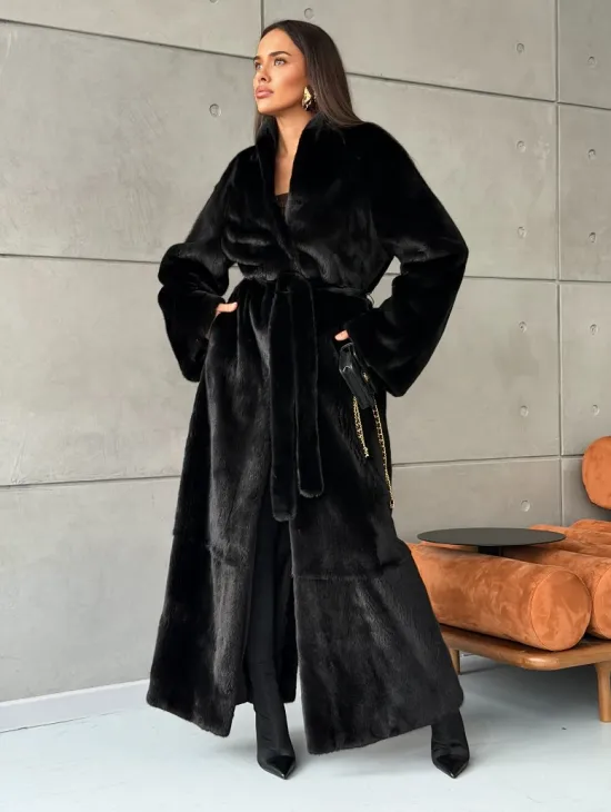 Длинная черная шуба из меха норки Saga furs