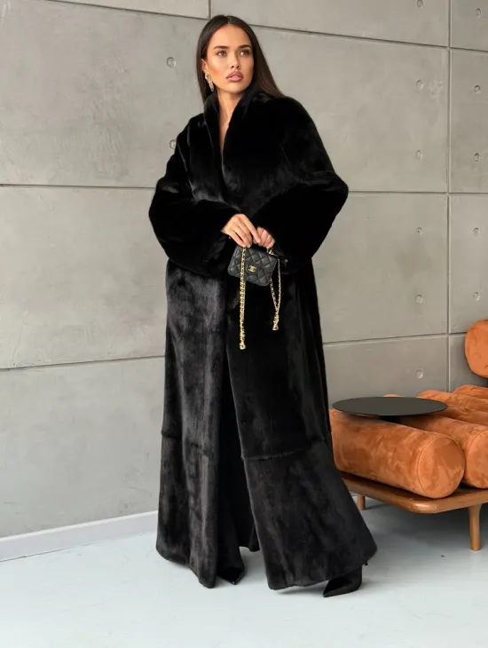 Длинная черная шуба из меха норки Saga furs