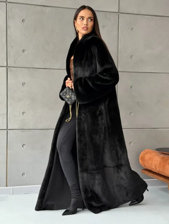 Длинная черная шуба из меха норки Saga furs