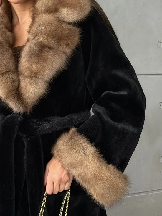 Шуба из чёрной стриженой норки, воротник и манжеты из куницы