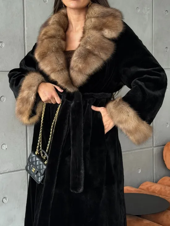 Шуба из чёрной стриженой норки, воротник и манжеты из куницы