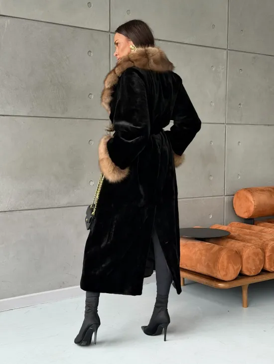 Шуба из чёрной стриженой норки, воротник и манжеты из куницы