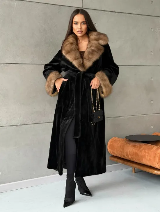 Шуба из чёрной стриженой норки, воротник и манжеты из куницы