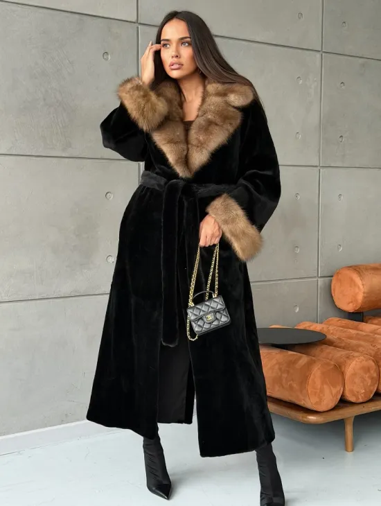 Шуба из чёрной стриженой норки, воротник и манжеты из куницы