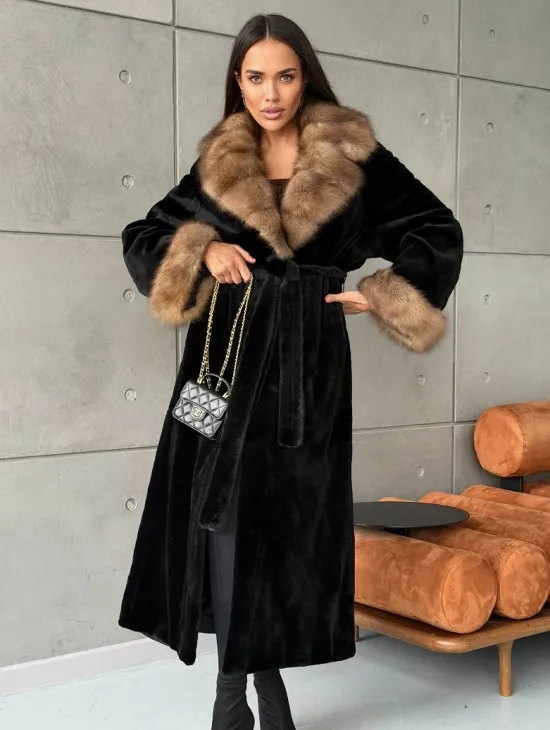 Шуба из чёрной стриженой норки, воротник и манжеты из куницы