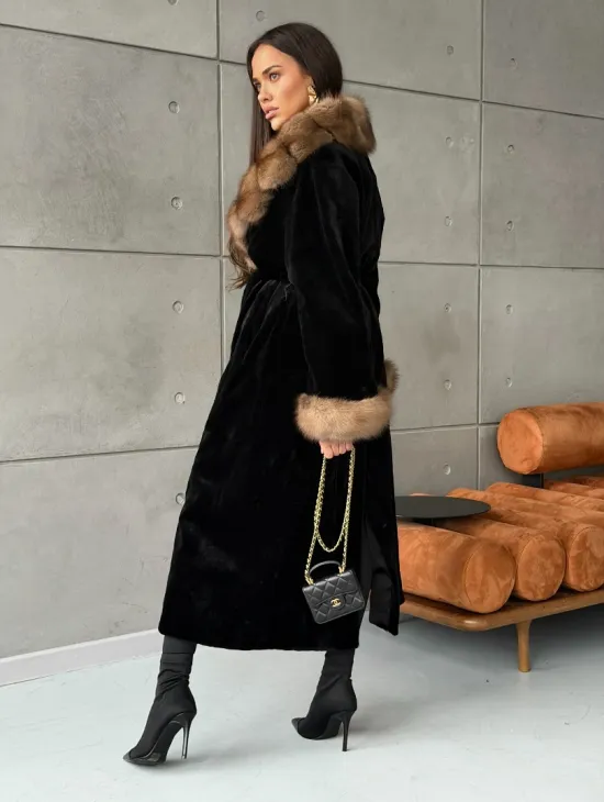 Шуба из чёрной стриженой норки, воротник и манжеты из куницы