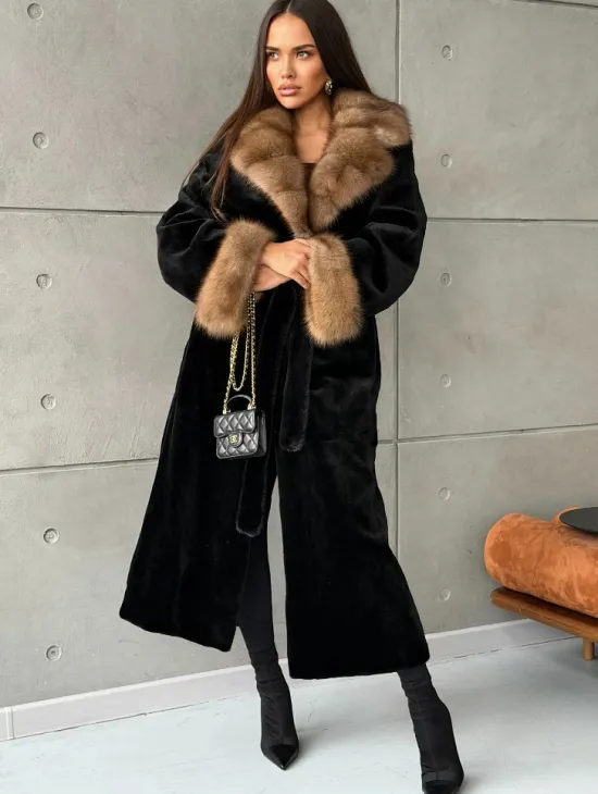 Шуба из чёрной стриженой норки, воротник и манжеты из куницы