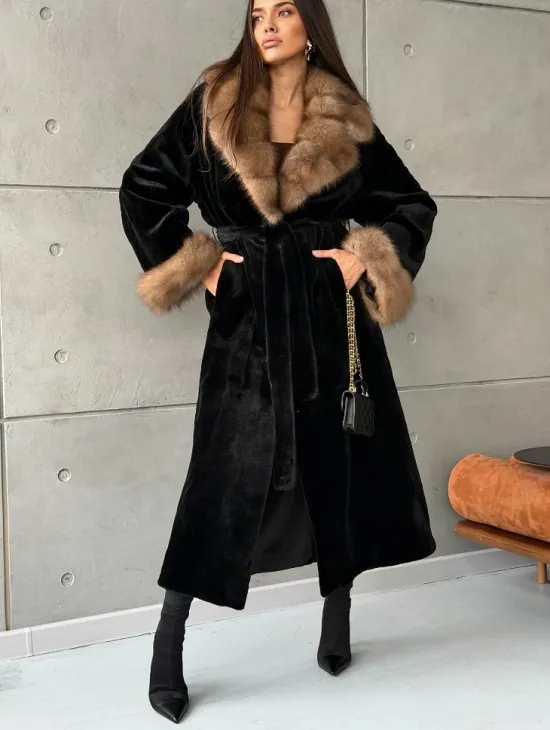 Шуба из чёрной стриженой норки, воротник и манжеты из куницы