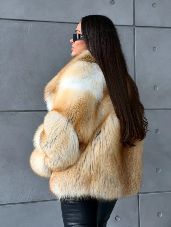 Короткая шуба из золотой альпийской лисы