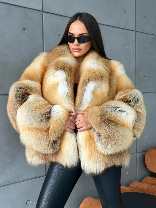 Короткая шуба из золотой альпийской лисы