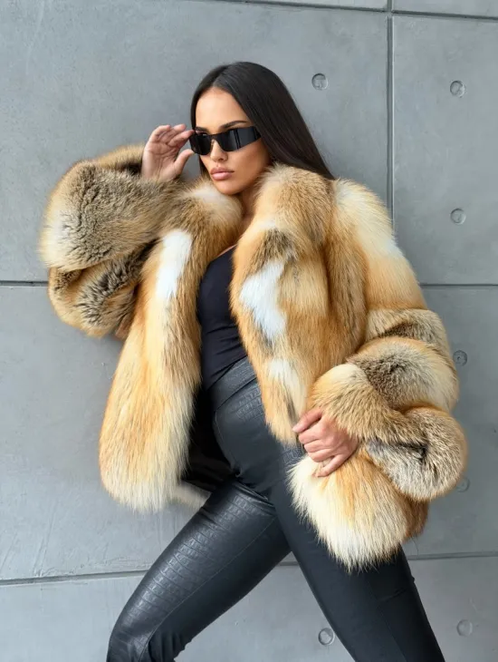 Короткая шуба из золотой альпийской лисы