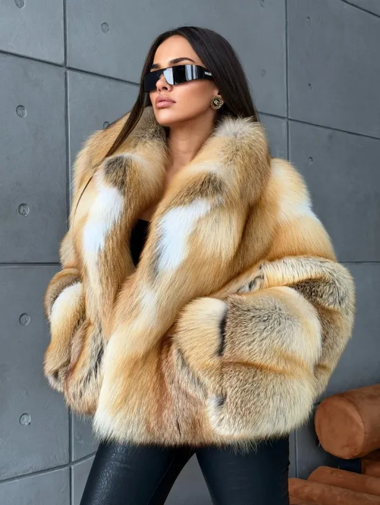 Короткая шуба из золотой альпийской лисы