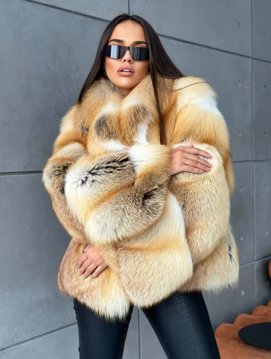 Короткая шуба из золотой альпийской лисы