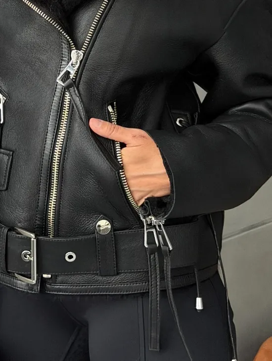 Черная короткая дубленка авиатор