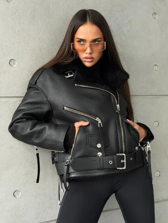 Черная короткая дубленка авиатор