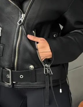 Черная короткая дубленка авиатор