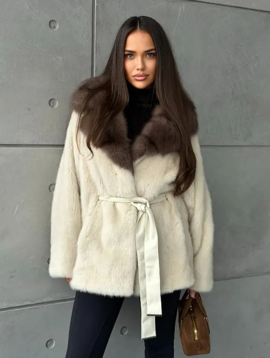 Светлая норковая шуба oversize - воротник куница