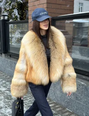 Полушубок-кроп с большим шалевым воротником из меха лисы Golden Sunrise