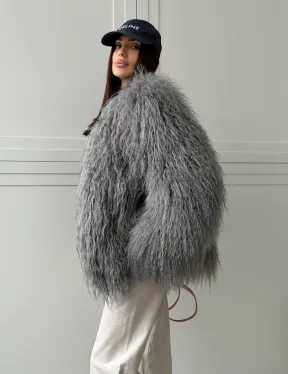 Серая шуба из натурального меха ламы