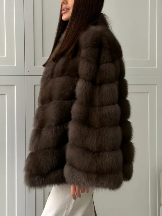 Женская шуба из меха куницы