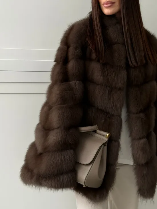Женская шуба из меха куницы