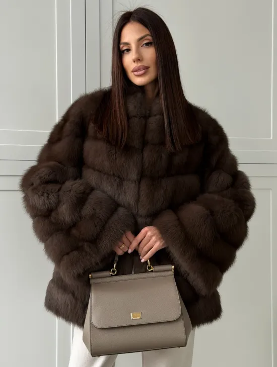Женская шуба из меха куницы