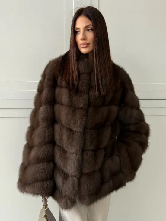 Женская шуба из меха куницы
