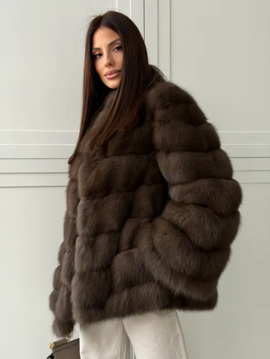 Женская шуба из меха куницы