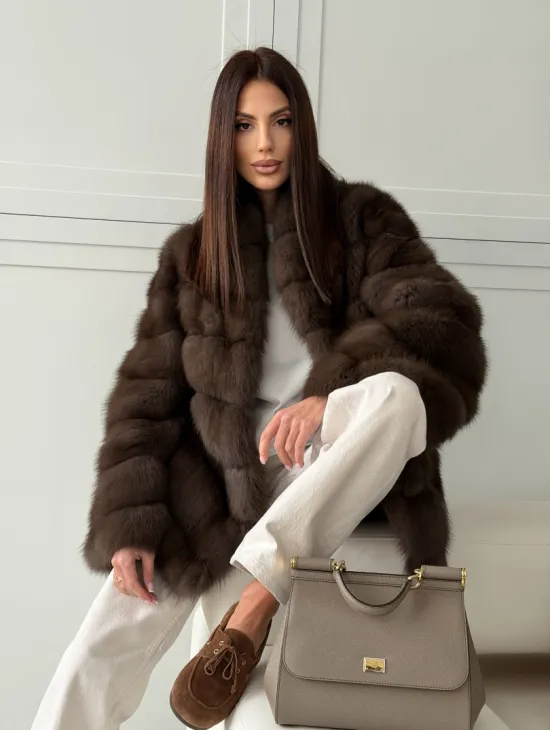 Женская шуба из меха куницы