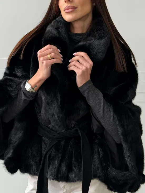 Черная норка летучая мышь - английский воротник