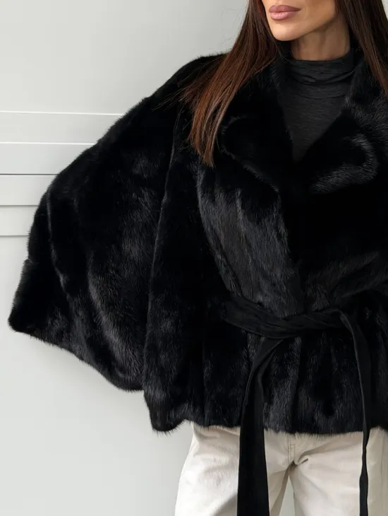 Черная норка летучая мышь - английский воротник