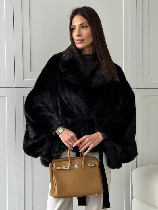 Черная норка летучая мышь - английский воротник