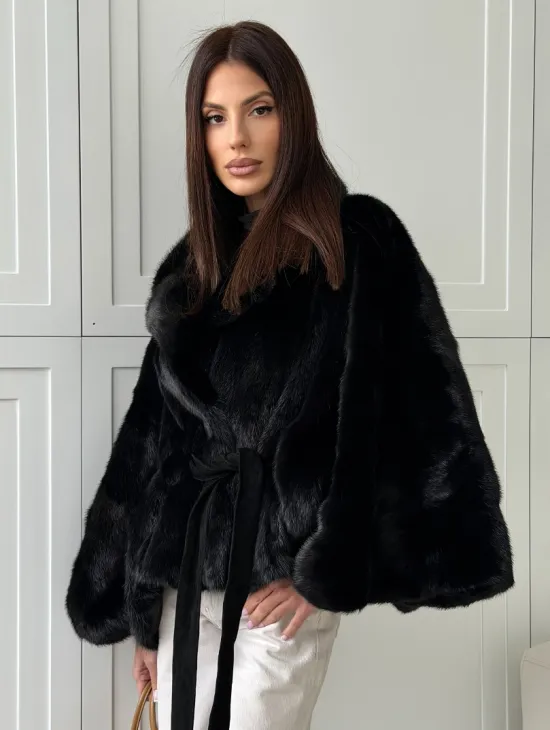 Черная норка летучая мышь - английский воротник