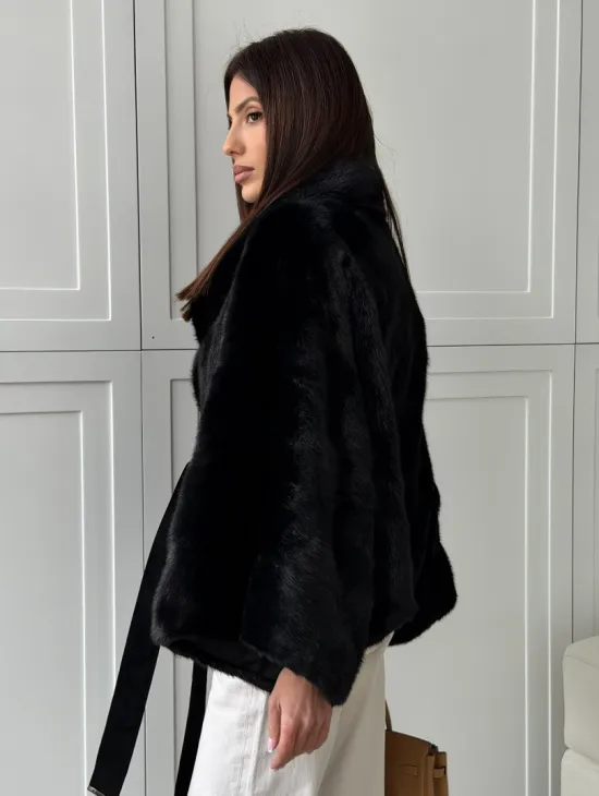 Черная норка летучая мышь - английский воротник