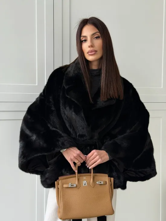 Черная норка летучая мышь - английский воротник