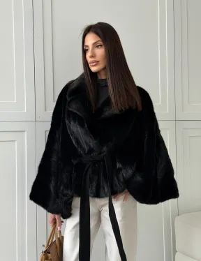 Черная норка летучая мышь - английский воротник