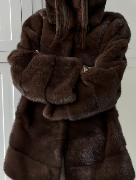 Норковая шуба в стиле «рубашка» с капюшоном