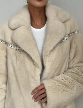 Шуба из аукционной норки с отделкой из кожи в цвете жемчуг