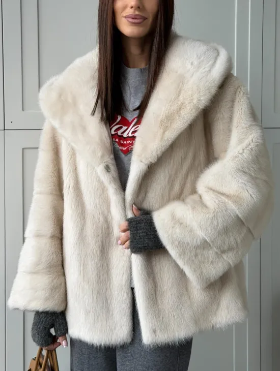 Норковый полушубок с капюшоном кобра