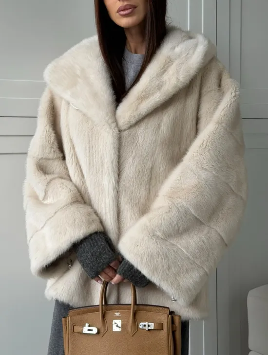 Норковый полушубок с капюшоном кобра