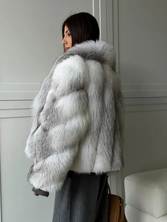 Полушубок из белой лисы, рукава - косички